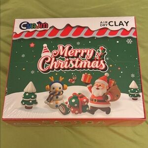 Merry Christmas Air Dry Clay Set - Makes 12 Figures - Green and Red